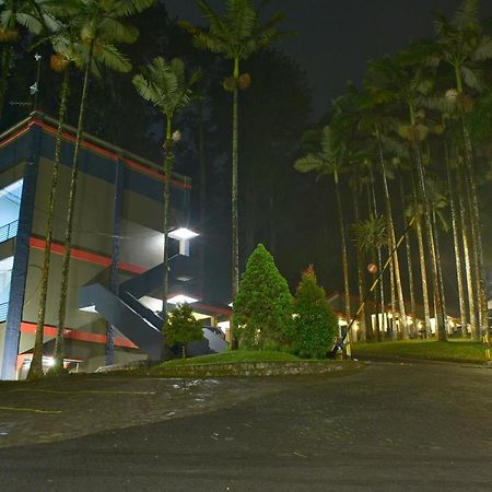 Surya Hotel & Resort Батураден Екстер'єр фото